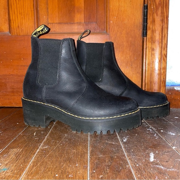 Dr. Martens Shoes - PLATFORM Chelsea Dr Martens